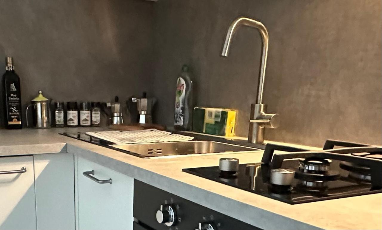 Casa Susanna - Delizioso Piano Terra, Centralissimo, Superservito, Tranquillo, Appena Fuori Ztl Parcheggio Libero Terni Ngoại thất bức ảnh